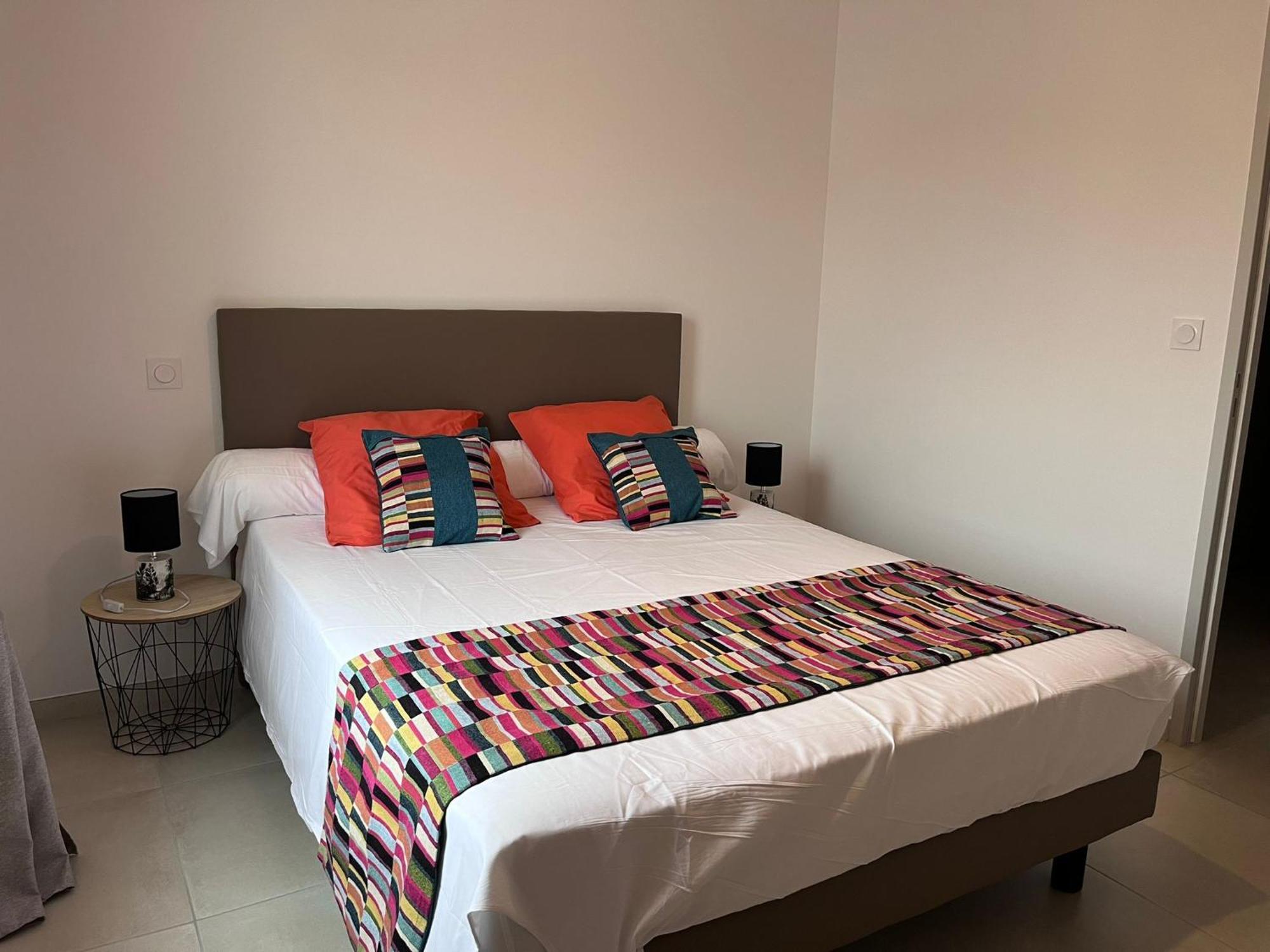 Val Des Bruyeres - Gite 15Mn Pezenas Avec Terrasse Et Cour Close - Parking Privatif Securise - Wifi Ftth Gratuit Neffies Екстериор снимка